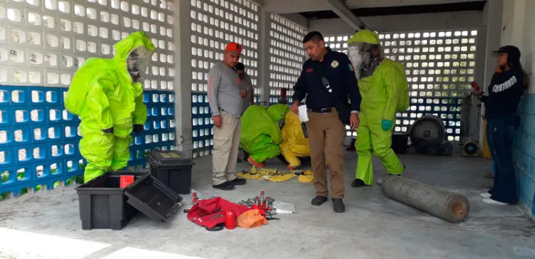 Atienden bomberos manejo de emergencias por gas cloro