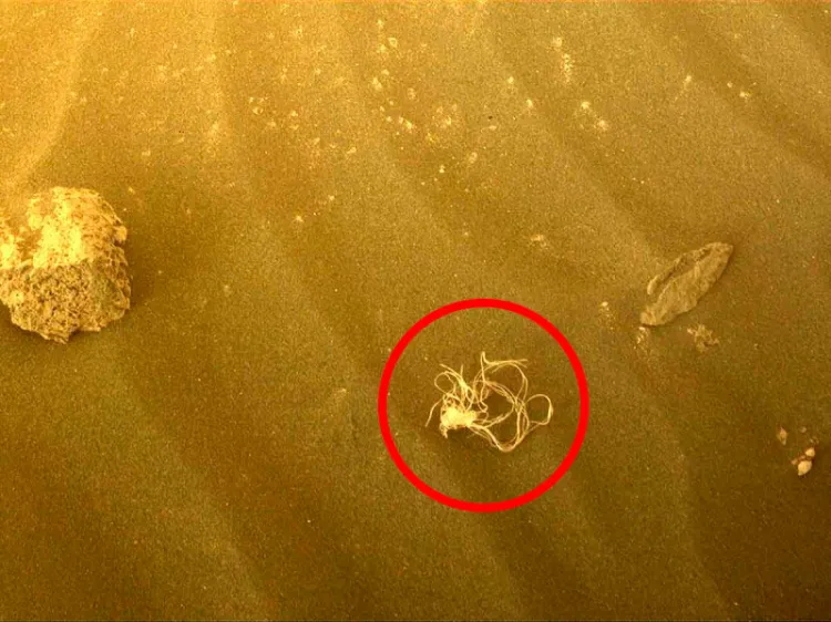 Robot de la NASA encuentra objeto misterioso en Marte