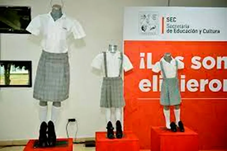 En educación básica analiza SEC cambio en uniformes escolares