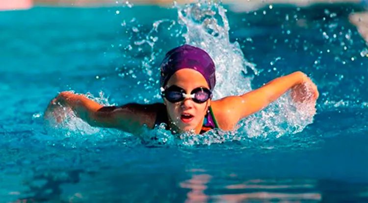 Natación permite desarrollar habilidades físicas: Instructor