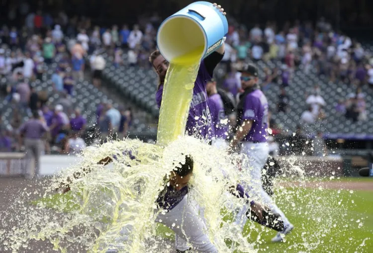 Rockies ganan en la novena