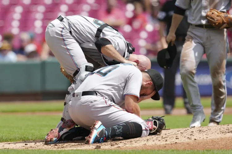 Marlins gana a Rojos