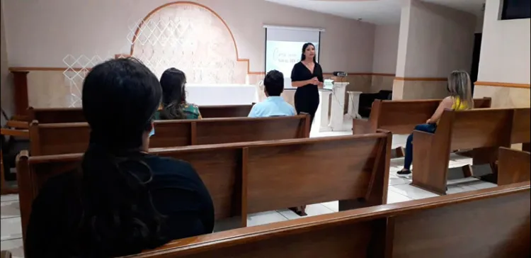 Brinda funeraria plática “Vivir sin el ser querido”