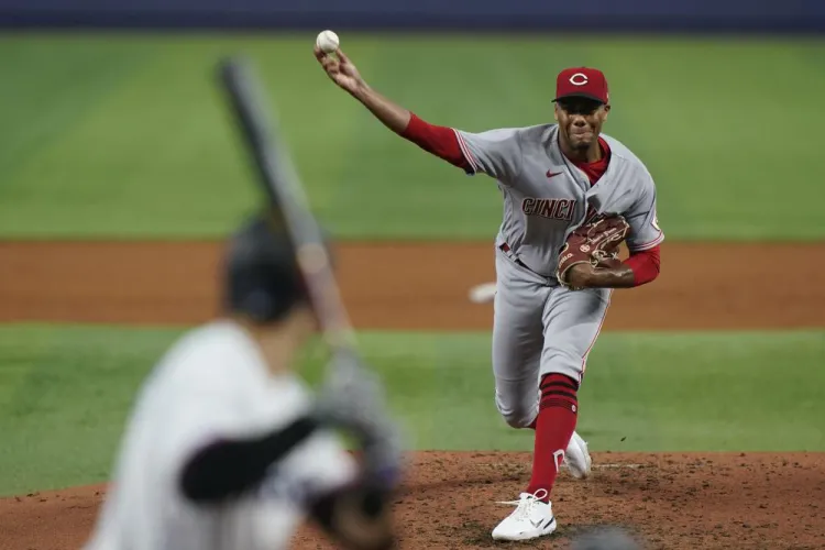 Greene guía a los Rojos