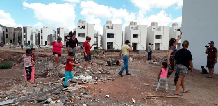 Acusan vecinos afectados por inundación a constructora