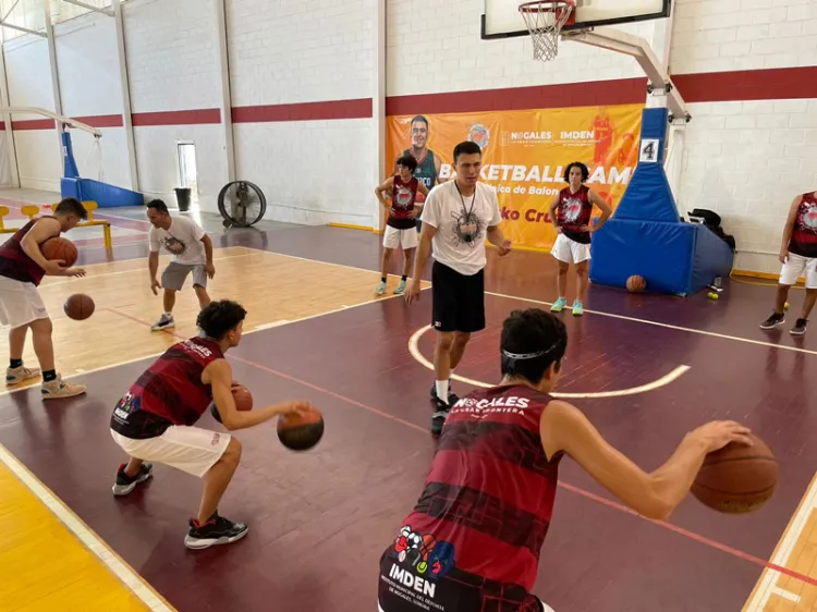 Arrancan clínicas de basquetbol