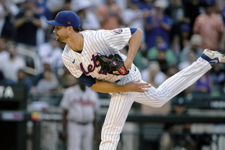 DeGrom domina a los Bravos