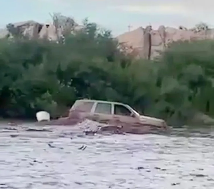 Salvan a 6 personas del río La Cabullona