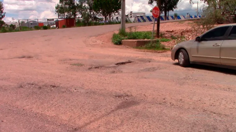 Denuncian falta de bacheo en camino hacia Unison y Cobach