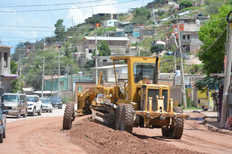 Activan limpieza en calle Abraham Zaied por estragos de lluvia