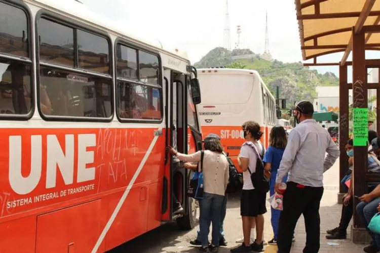 Satura transporte el regreso a clases