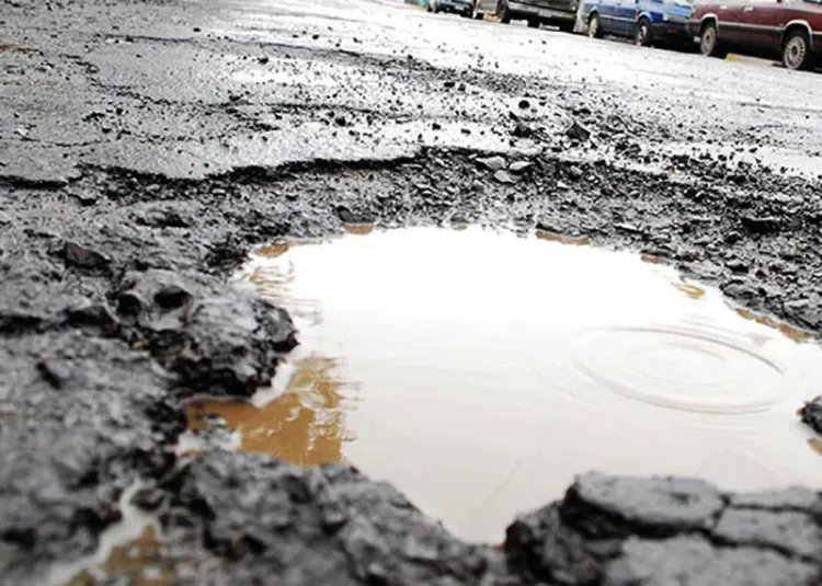 No se cubrirán daños en vehículos por caer en baches