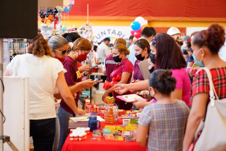 Realizan el bazar escolar en apoyo a la economía familiar