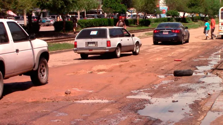 Sin reparar bache realizado por Oomapas