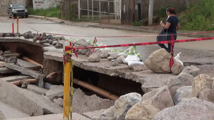 Rehabilitan de emergencia cinco calles de la ciudad por socavones