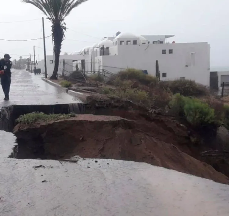 Alertan por socavón en Bahía de Kino