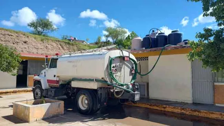 Dotarán de agua en pipas a los centros educativos