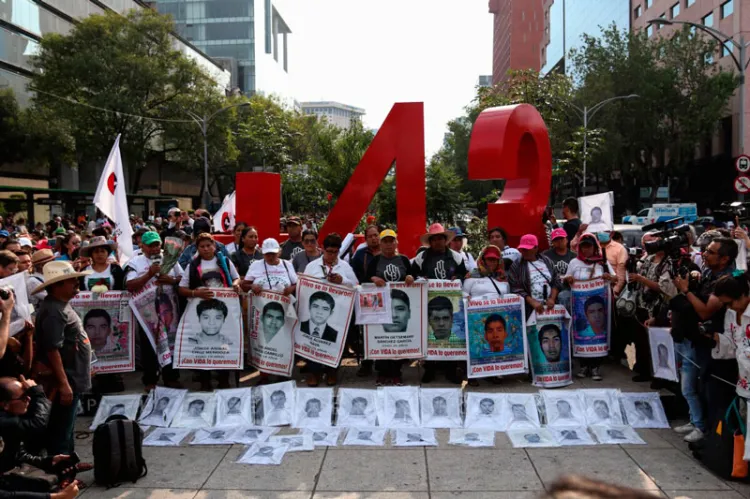 Encinas detalla diferencias entre “verdad histórica” e informe en caso  Ayotzinapa
