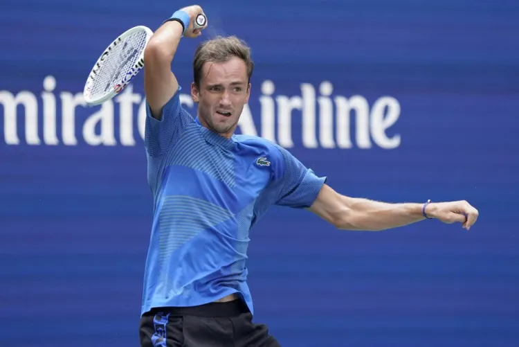 Medvedev abre con triunfo