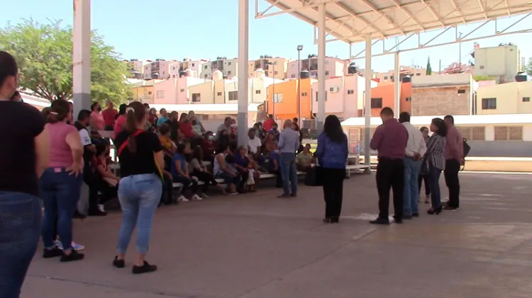 Inician clases sin luz ni agua