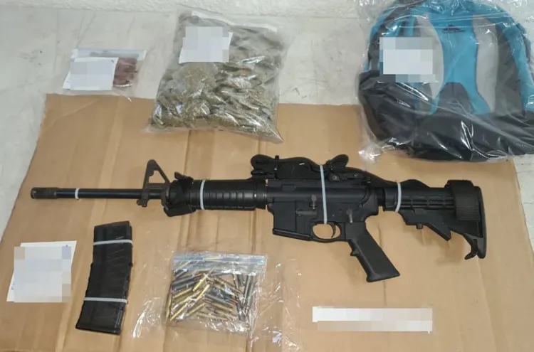 Aseguran agentes de la PESP armas narcóticos y autos robados en agosto