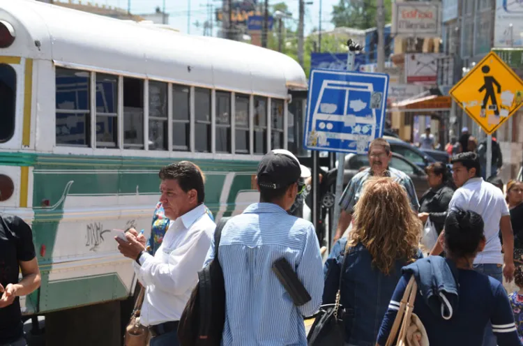 Atiende Juan Gim urgencia de transporte urbano