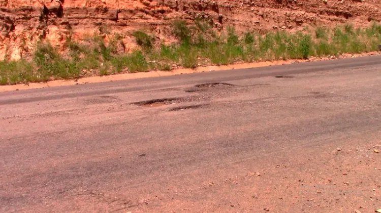 Baches y tierra, mala combinación en periférico Oriente