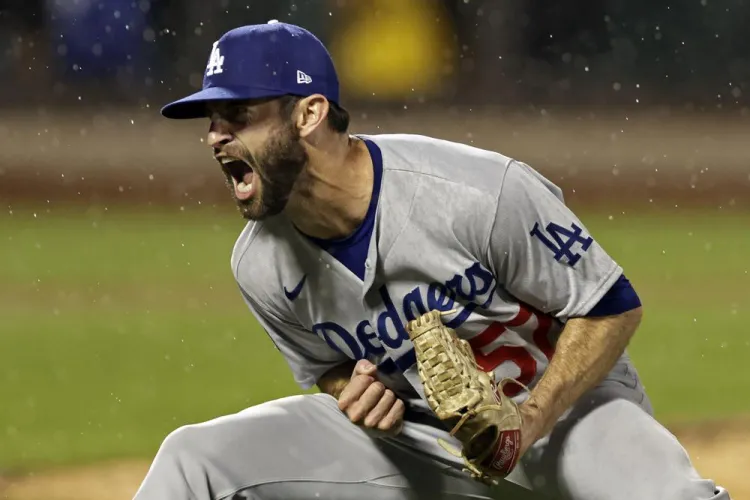 Dodgers gana duelo de líderes