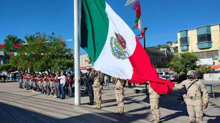 Inician festividades patrias con ceremonia cívica