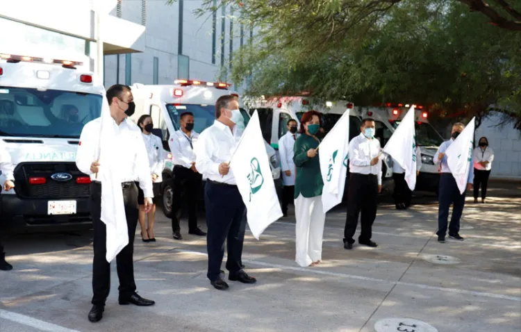 Entrega IMSS en Sonora nuevas ambulancias