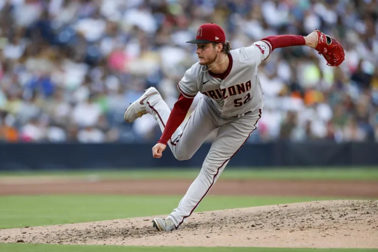 Novato de Dbacks domina a Padres