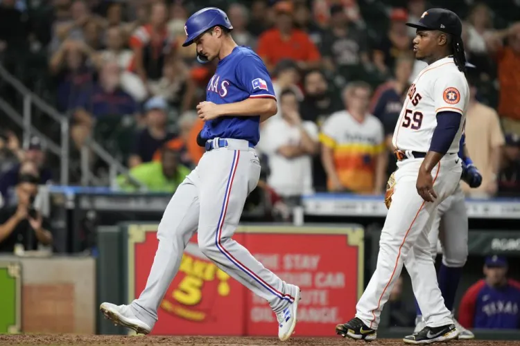 Rangers gana con wildpitch