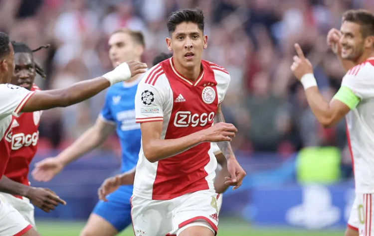 Edson anota al ganar el Ajax