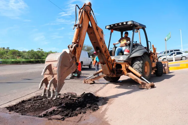 Siguen trabajos de bacheo en las calles