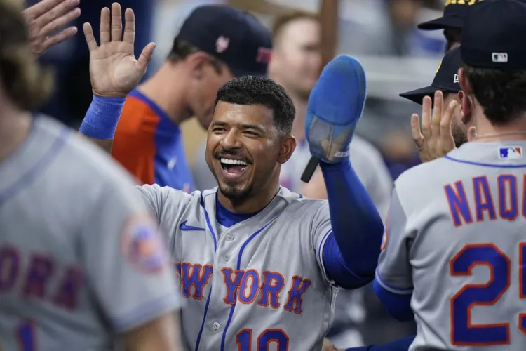 Mets se aferran al liderato