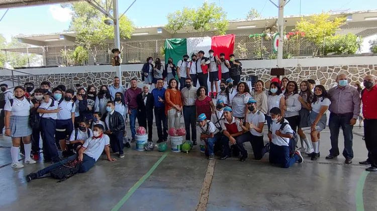 Encabeza Alcalde evento cívico en Secundaria Técnica 9