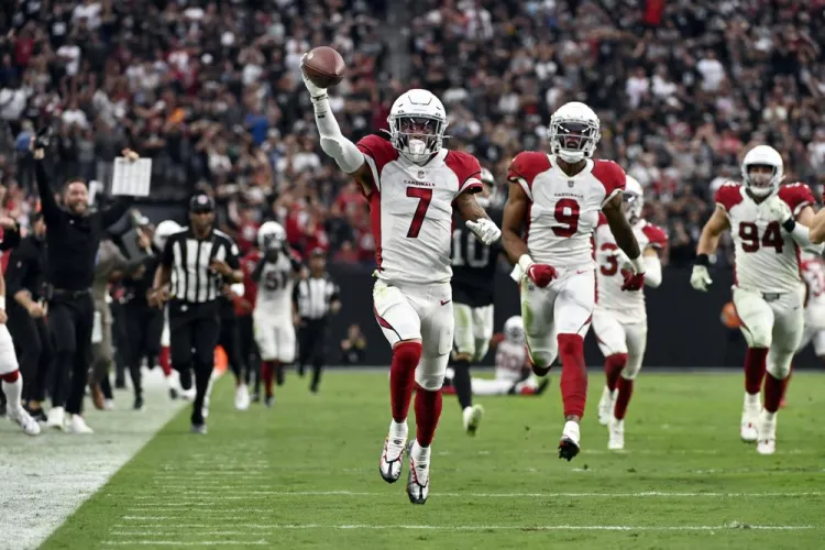 Cards arrebatan triunfo a Raiders