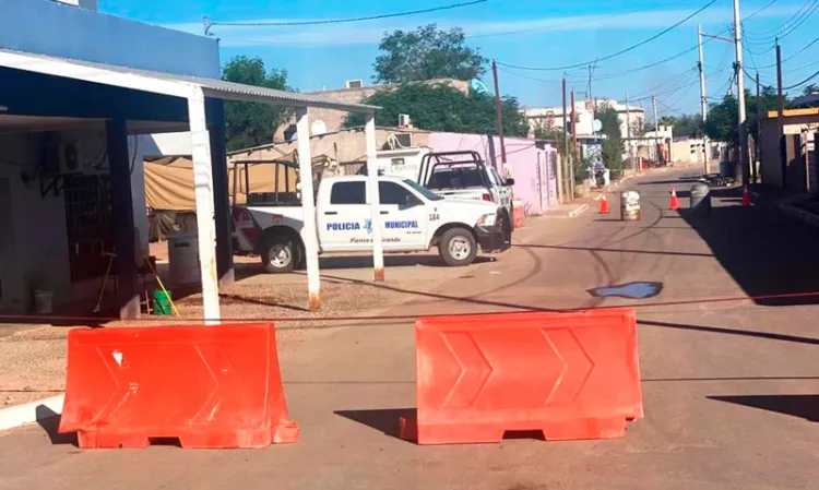 Dejan restos humanos fuera de la delegación de policía en Caborca