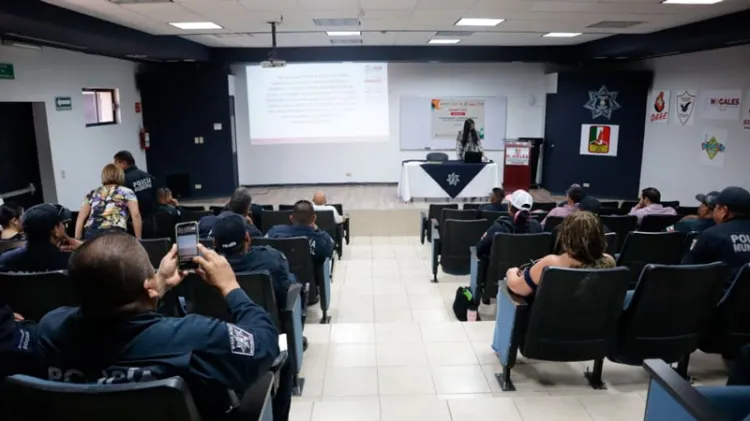 Capacitan a policías en prevención de violencia contra las mujeres