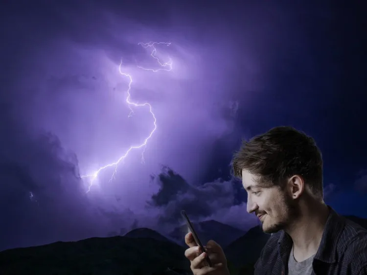 ¿Es peligroso usar el celular durante una tormenta eléctrica?