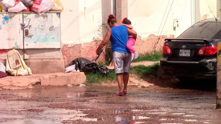 Denuncian fuga de aguas negras en la Ruiz Cortines