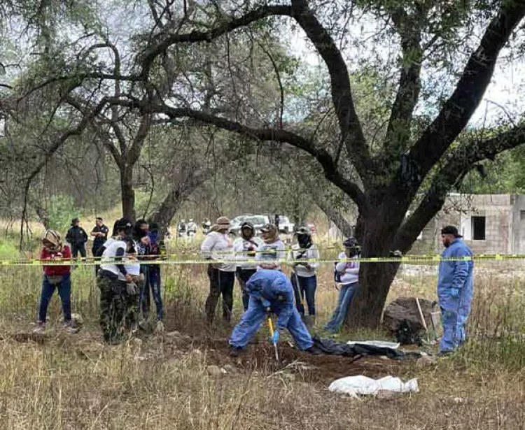 Localizan cuerpo dentro de fosa