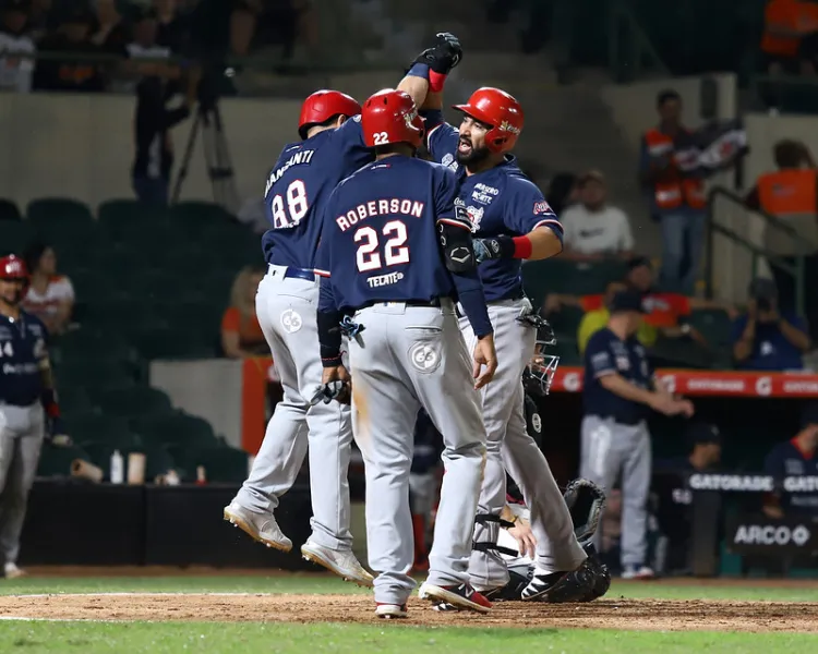 Águilas apalean a Naranjeros