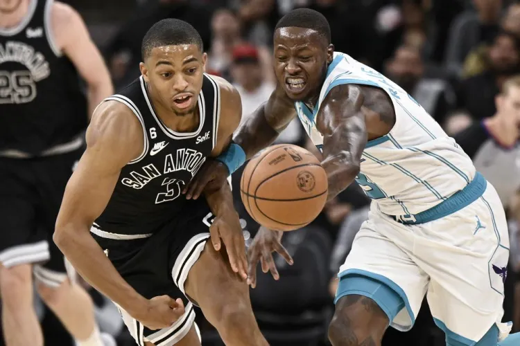 Hornets se imponen a Spurs