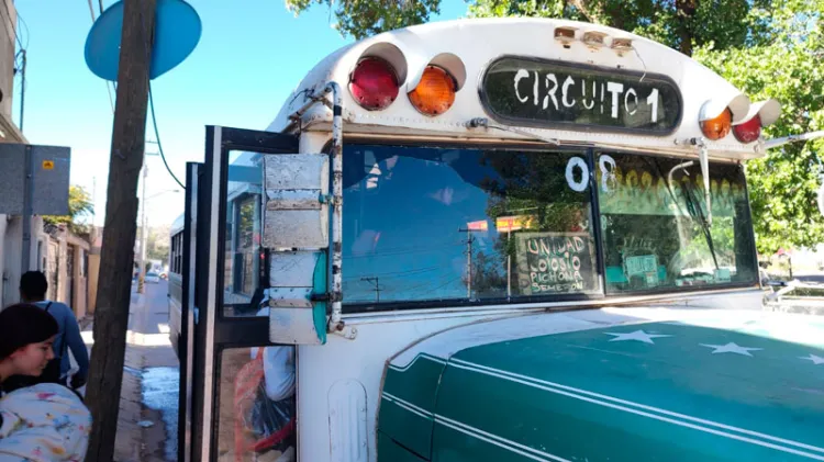 Paralizan camioneros servicio de transporte en la ruta Circuito 1