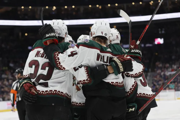 Segunda victoria de los Coyotes