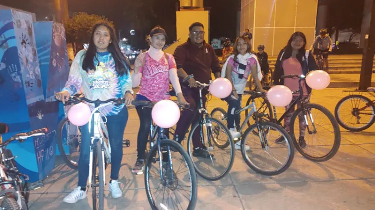 Realizan ciclistas Rodada Rosa en Nogales