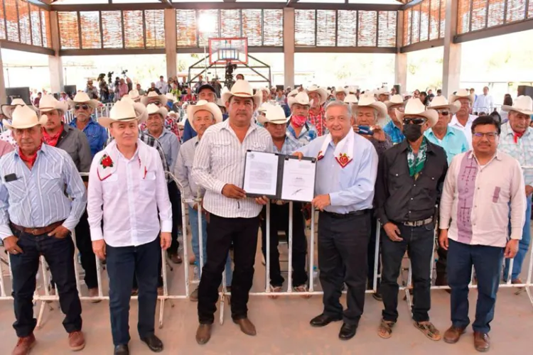AMLO firma decreto para restitución de tierras a yaquis