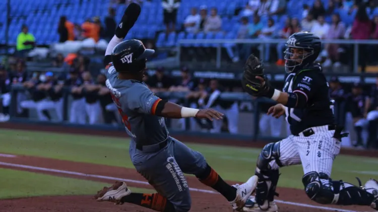 Naranjeros ganan el tercero