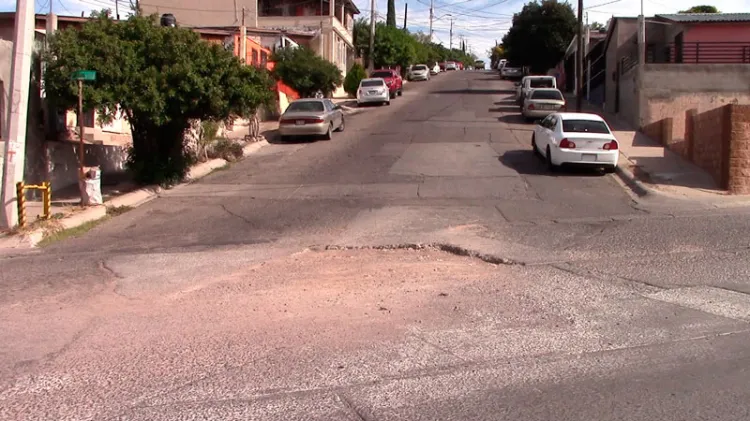 Piden a Oomapas reparar bache